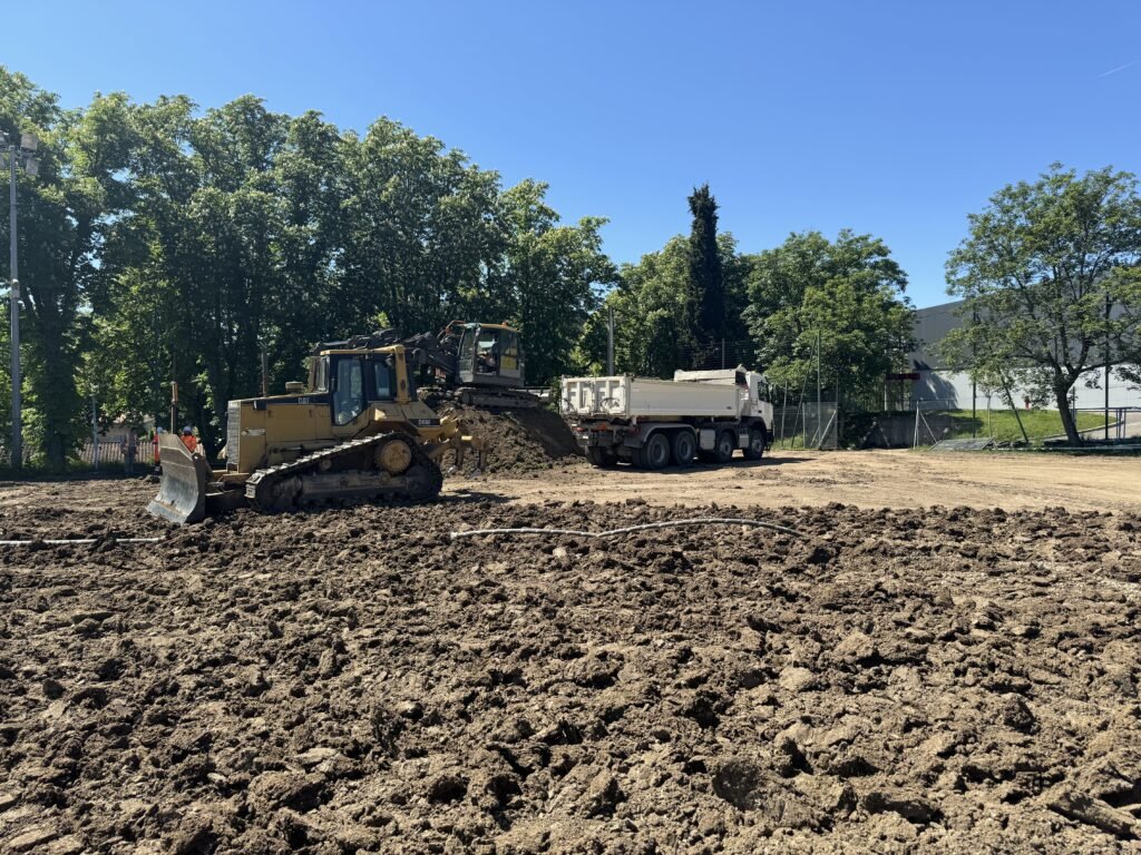 Chantier terrain sportif terrassement Forcalquier